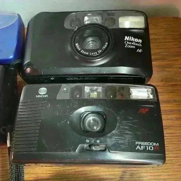 Bulk lot of 6 film cameras:  Kodak, Nikon, Panorama, Minolta, Vivitar - Picture 4 of 10